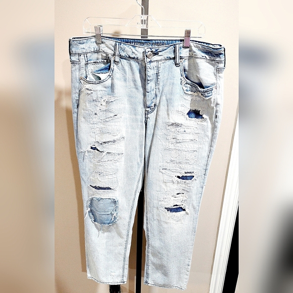 American Eagle Outfitters's Distressed TomGirl Button Fly Jeans Size 14 - Picture 1 of 10